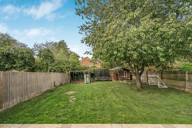 Ashwin Close, Brackley, NN13, photo 2