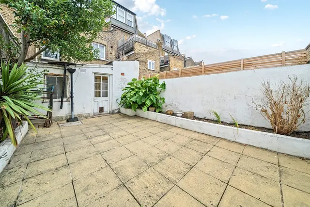 Photo 3 — Rush Hill Road, Battersea, London, SW11
