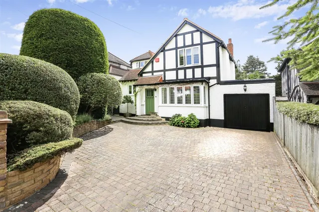 Queensmead Avenue, Ewell, Surrey, KT17 3EQ, photo 1
