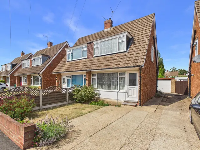 The Glade, Staines-upon-Thames, TW18, photo 2