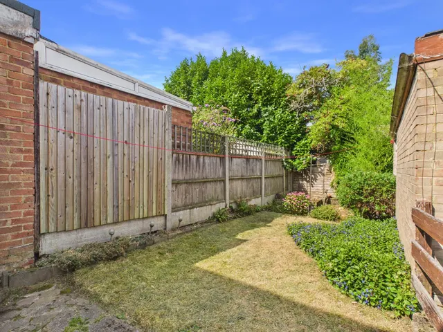 The Glade, Staines-upon-Thames, TW18, photo 3