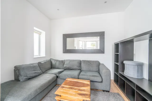 Photo 3 — 30b St Pauls Avenue, London