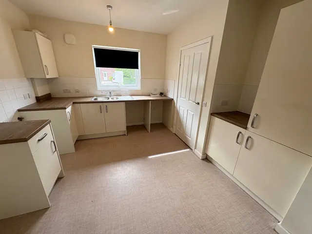 Redwood Crescent, Beeston, NG9, photo 2