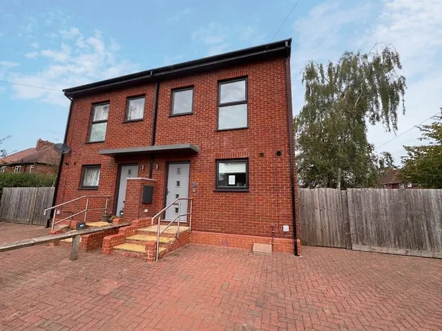 Redwood Crescent, Beeston, NG9, photo 1
