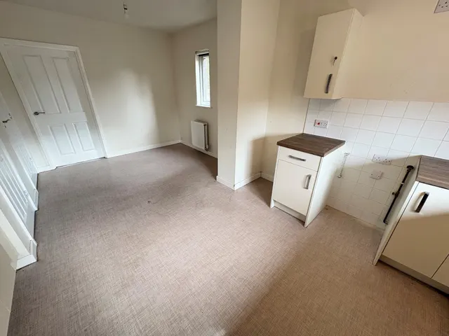 Redwood Crescent, Beeston, NG9, photo 3