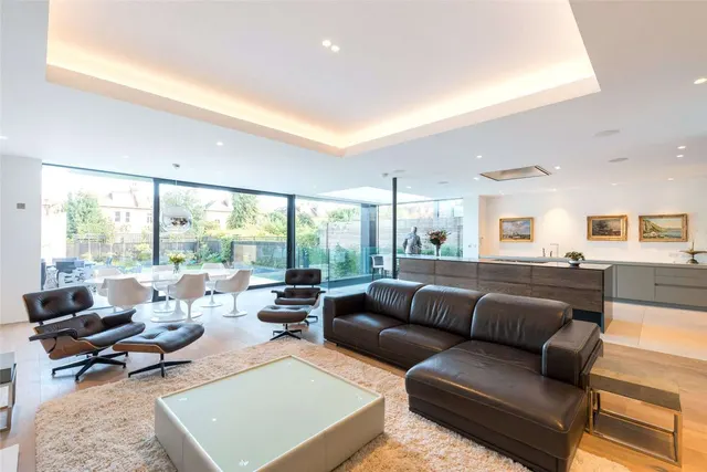 Photo 3 — Larpent Avenue, Putney, London, SW15 6UP