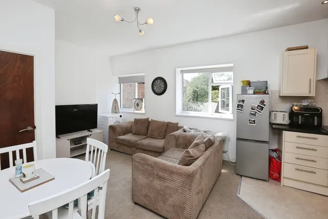 High Street, Gosport, PO12, photo 2