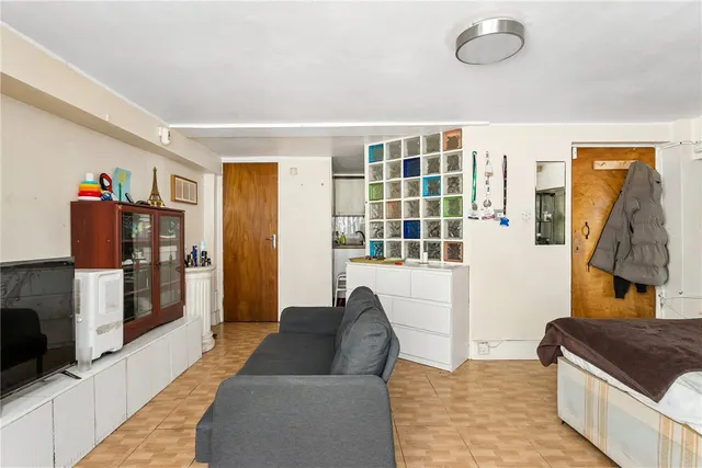 Chatsworth Road, London, E5, photo 1