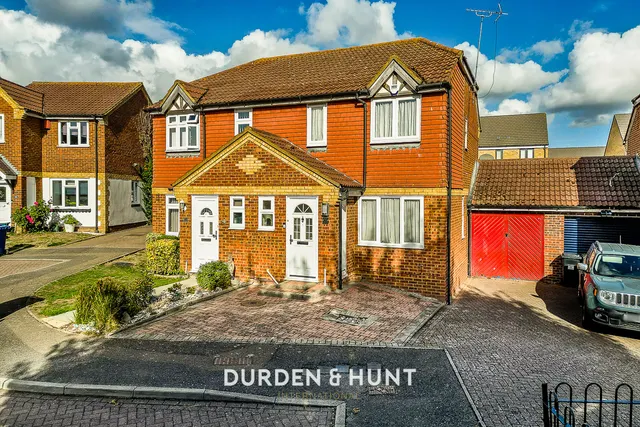 St. Michaels Close, Aveley, RM15, photo 1