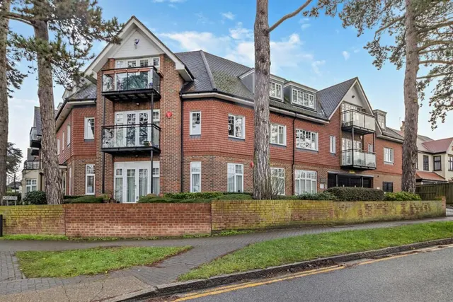 Pinner, HA5, photo 1