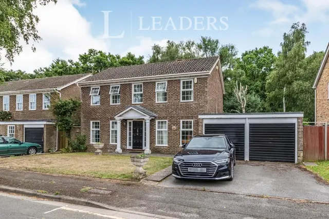 Mayfield Gardens, Hersham, KT12, photo 1