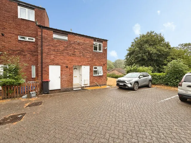 Coachwell Close, Telford, TF3, photo 1