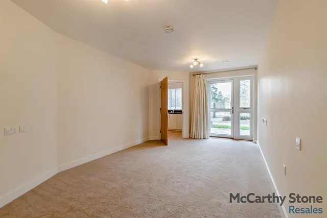 Lowry Way, Swindon, SN3, photo 3