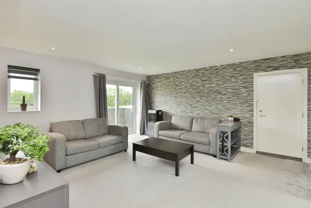 Photo 3 — Calvie Croft, Hodge Lea, Buckinghamshire, MK12