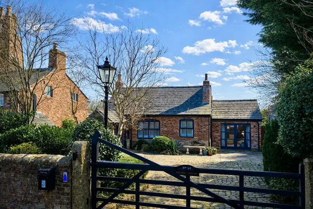 Old Hall Lane, Woodford, SK7, photo 2