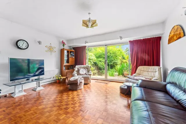 Photo 2 — Northfield Crescent Cheam, Sutton SM3 9SU