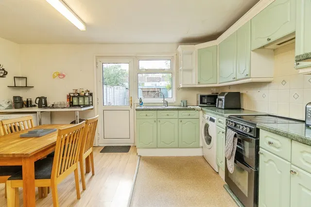 Photo 3 — Farthing Grove, Netherfield, Milton Keynes, Buckinghamshire, MK6