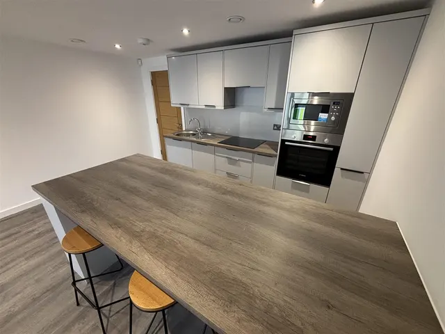 Washway Road, Sale, M33, photo 3