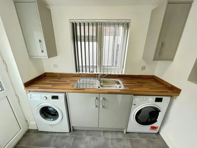 Park Road East, Birkenhead, CH41, photo 3