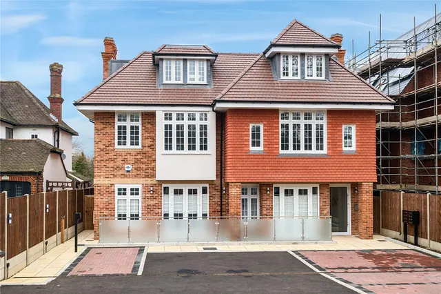 Bromley Road, BR3, photo 1