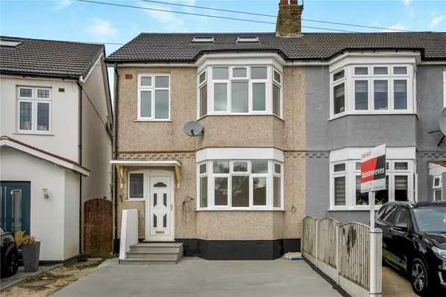 Wainfleet Avenue, Romford, RM5, photo 1