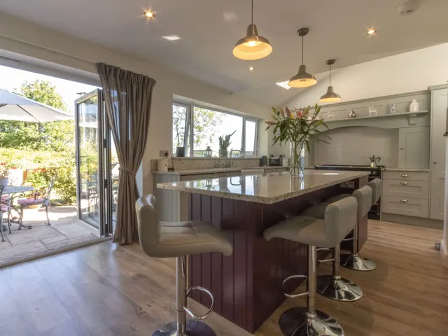 Photo 2 — Four Seasons Station Road, Winchfield, Hook, RG27 8BY