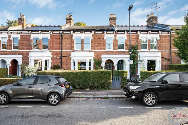 Tivoli Road, N8, photo 1