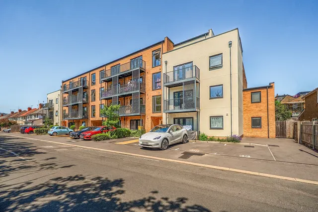 Boyn Valley Road, Maidenhead, photo 1