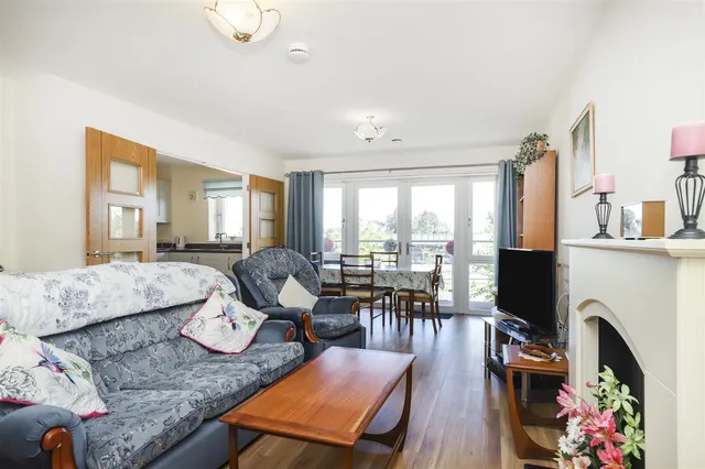 Stewarton Road, Newton Mearns, G77, photo 1