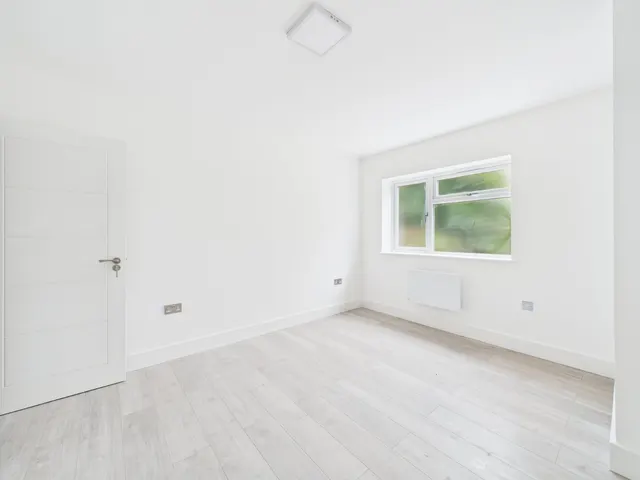 Shelson Avenue, Feltham, TW13, photo 3