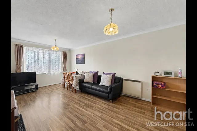 Imperial Avenue, Westcliff-On-Sea, SS0, photo 1