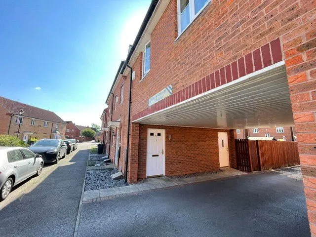 Tall Pines Road, Witham St. Hughs, LN6, photo 1