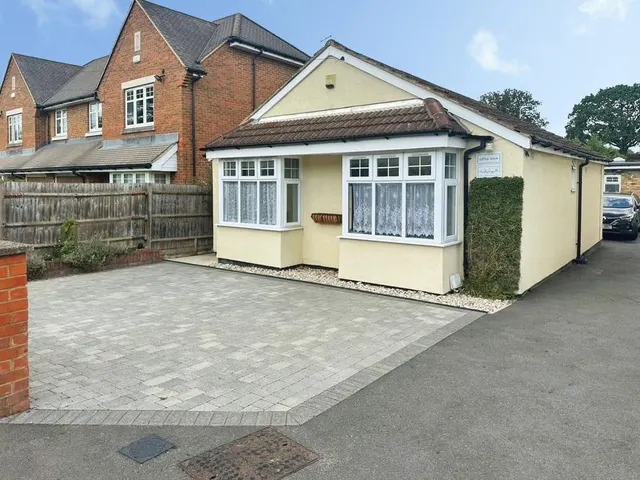 Beeches Road, Farnham Common, SL2, photo 2