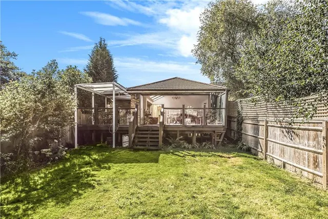 Beeches Road, Farnham Common, SL2, photo 3