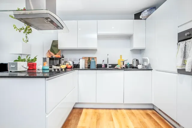 Knaresborough Drive, London, SW18, photo 3