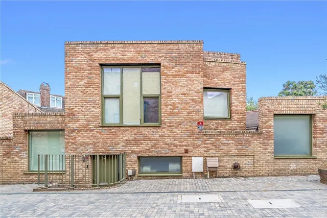 Edgewood Mews, London, N3, photo 1
