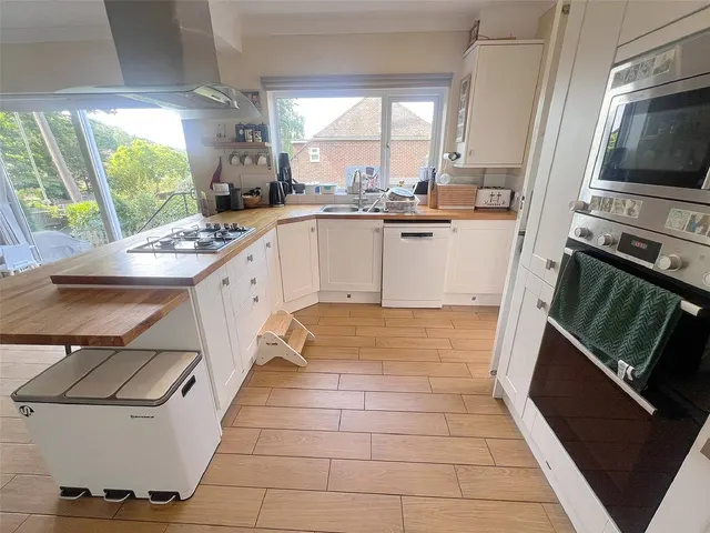 Photo 2 — Reading Road South, Fleet, Hampshire, GU52 7TP
