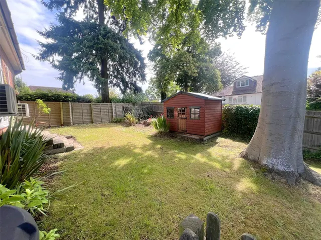 Photo 3 — Reading Road South, Fleet, Hampshire, GU52 7TP
