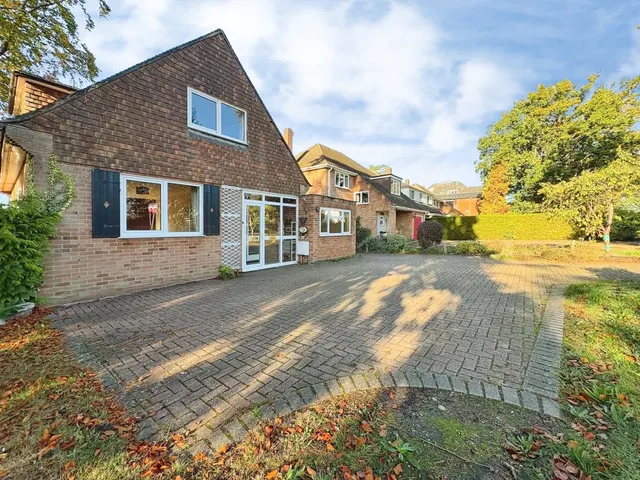 Reading Road South, Fleet, GU52, photo 1