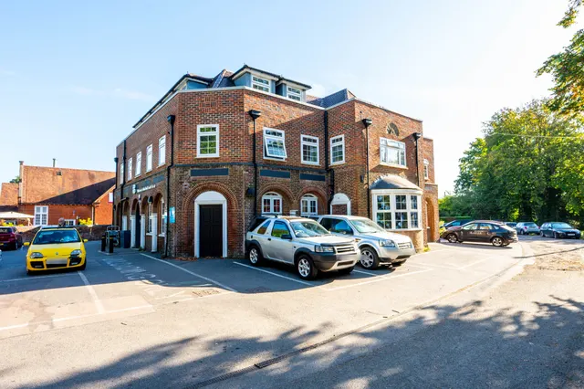 Flat 3, Cricketers House, 53 Westfield Road, Woking, photo 1