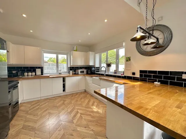 Photo 2 — Marlborough Road, Swindon, Wiltshire, SN3 1NL