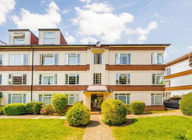 Manor Vale, Brentford, TW8, photo 1