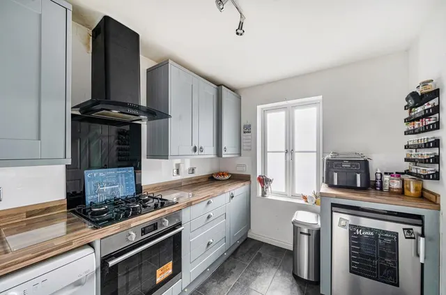 Cassini Drive, Swindon, SN25, photo 3
