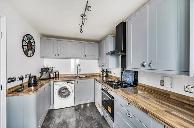 Cassini Drive, Swindon, SN25, photo 2