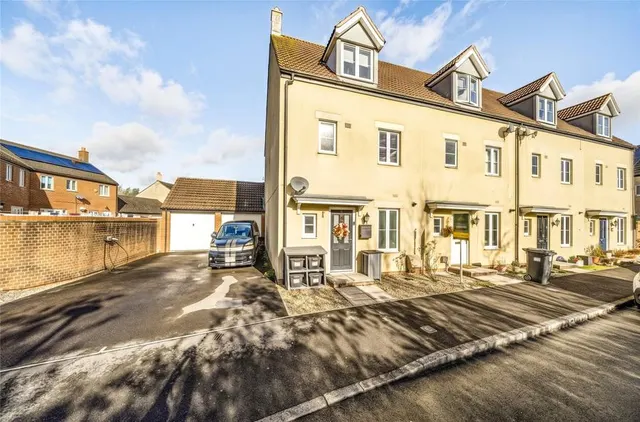 Cassini Drive, Swindon, SN25, photo 1