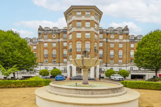 Chapman Square, London, SW19, photo 1
