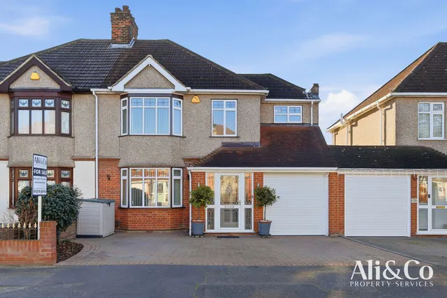 Tennyson Avenue, Grays, Essex, RM17 5RG, photo 1