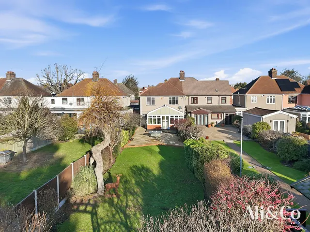 Photo 2 — Tennyson Avenue, Grays, Essex, RM17 5RG