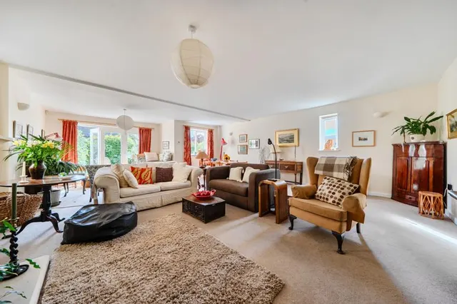 Swinbrook Road, Carterton, OX18, photo 2