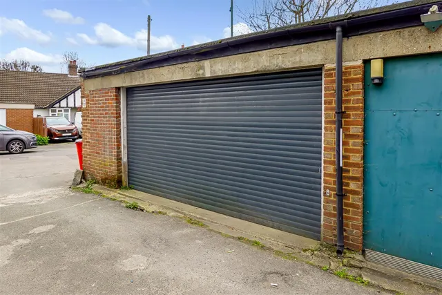 High Street, Carshalton, photo 3